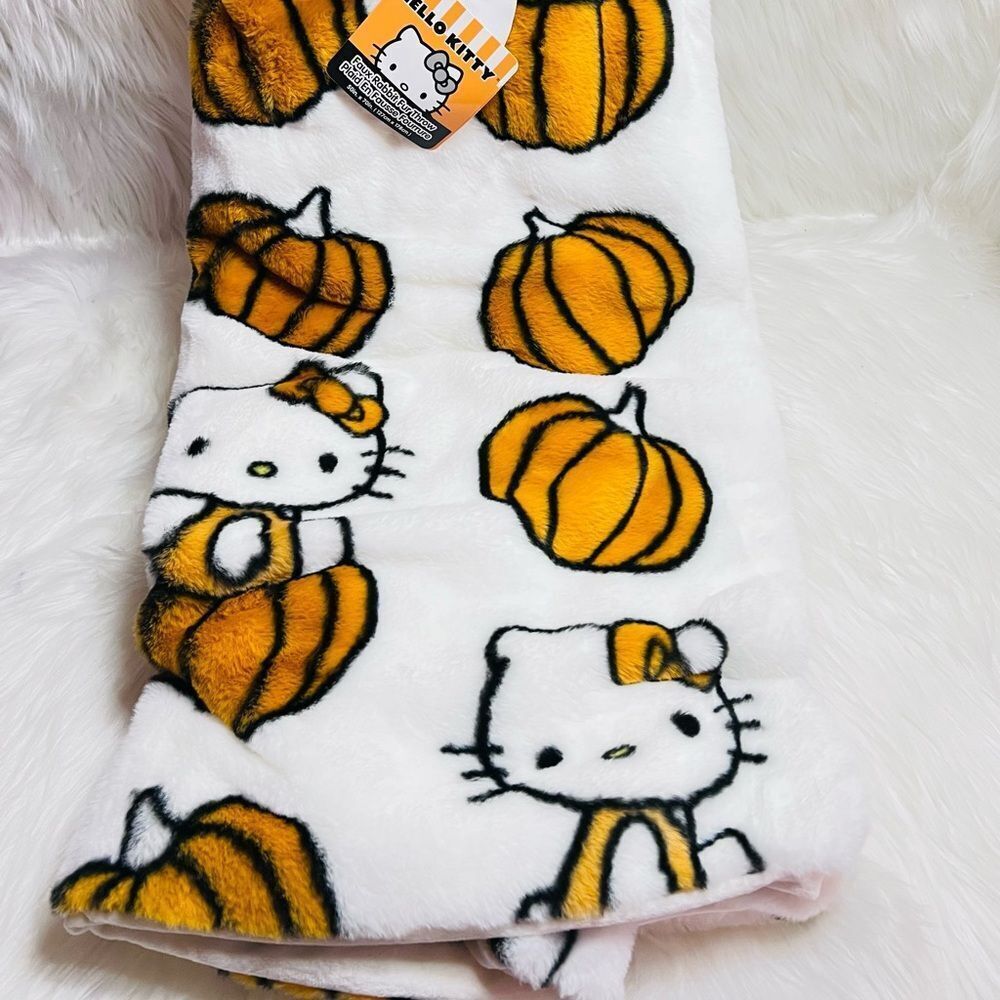 Hello Kitty Fall Throw - Picture 3 of 3